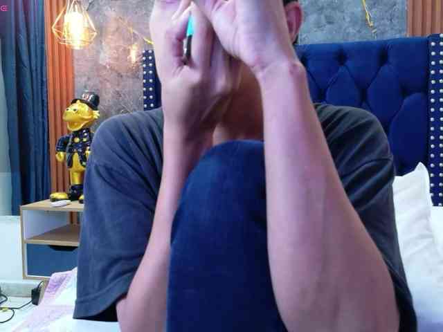 yourcuteneighbourr webcam