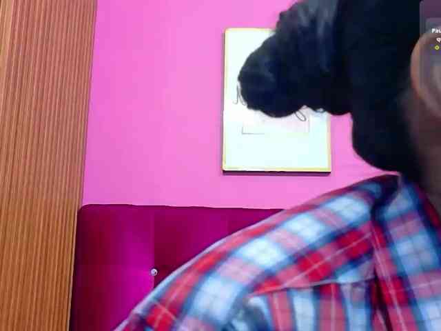 yourcuteneighbourr's live room