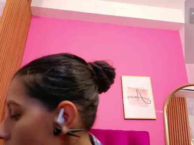 yourcuteneighbourr webcam