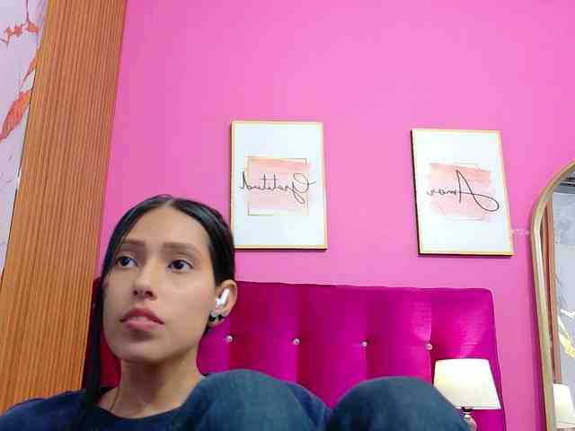 yourcuteneighbourr webcam