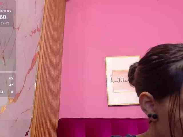 yourcuteneighbourr's live room