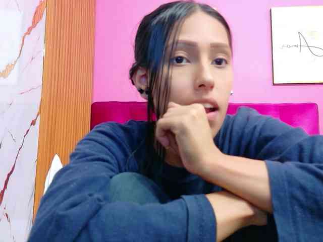 yourcuteneighbourr webcam