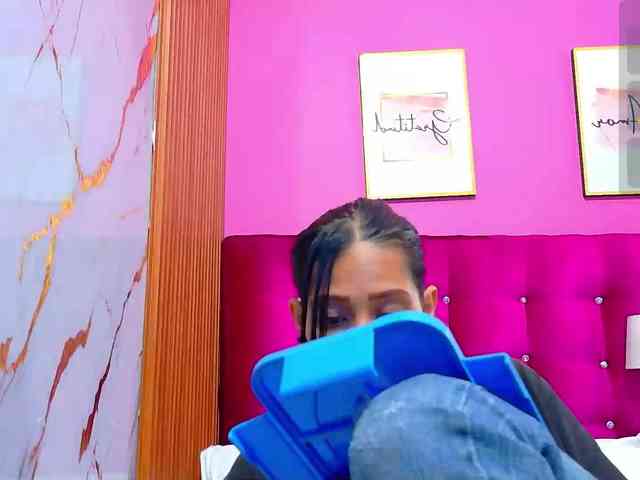 yourcuteneighbourr webcam