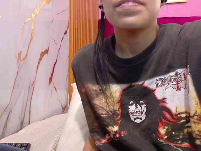 Модель: yourcuteneighbourr