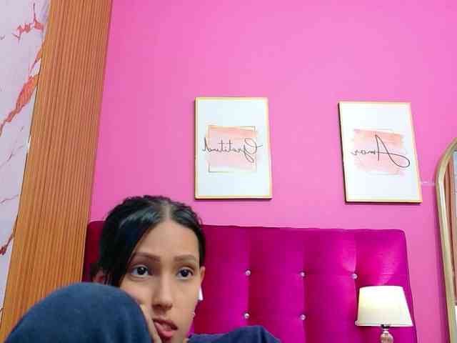 yourcuteneighbourr webcam