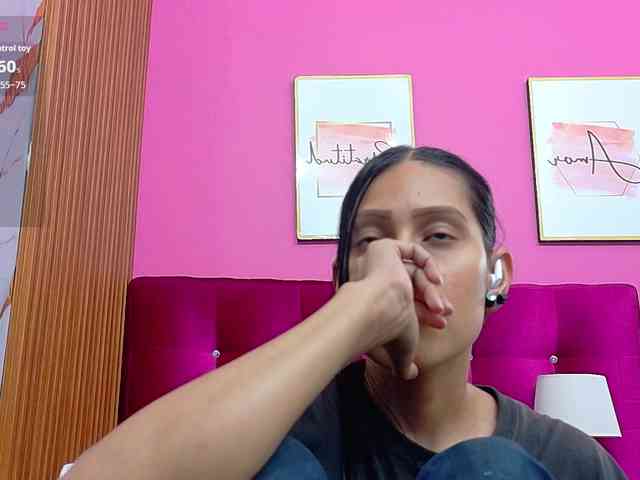yourcuteneighbourr webcam