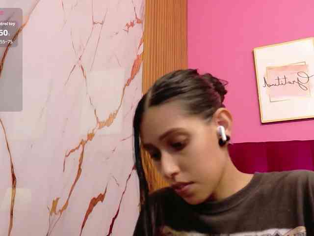 yourcuteneighbourr's live room