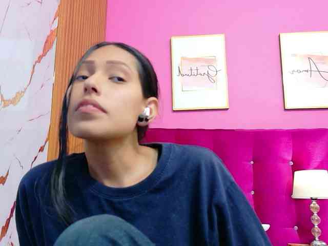 yourcuteneighbourr webcam