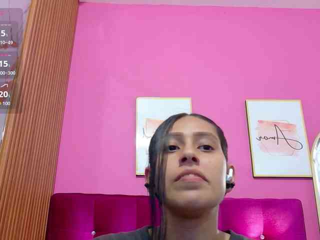 yourcuteneighbourr's live room