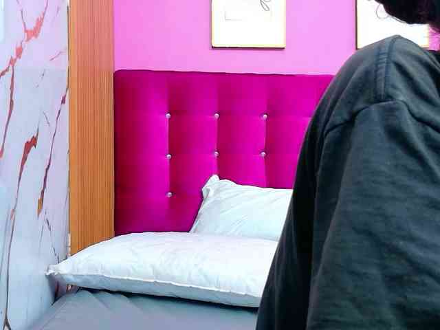 yourcuteneighbourr webcam
