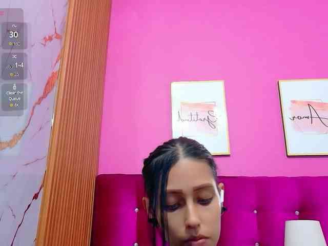 yourcuteneighbourr's live room