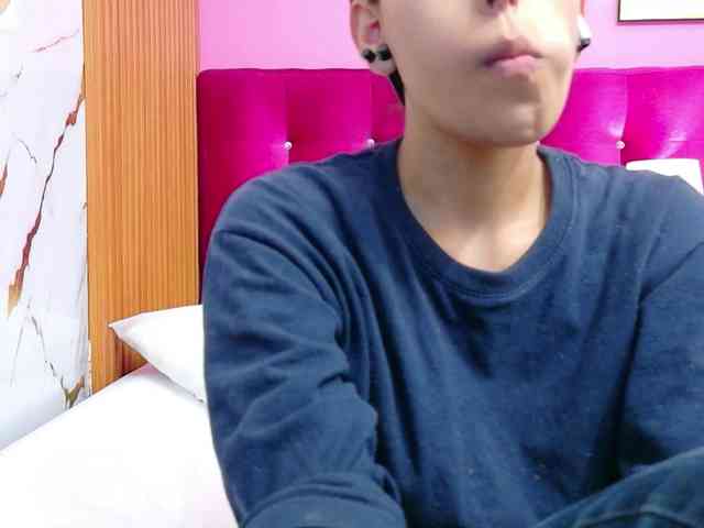 yourcuteneighbourr webcam