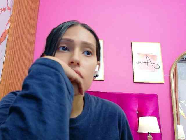 yourcuteneighbourr webcam