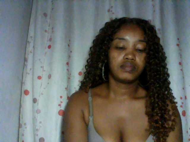 kylie11 live cam on UnifiedCams