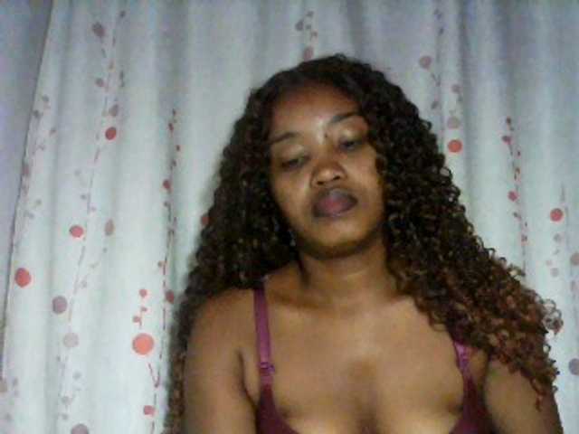kylie11 live webcam show