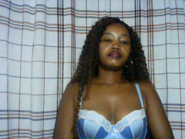 kylie11's BongaCams show and profile