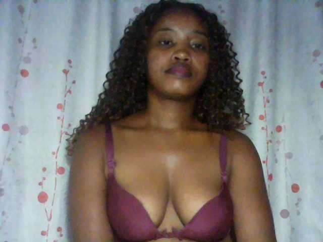kylie11 live cam on BongaCams