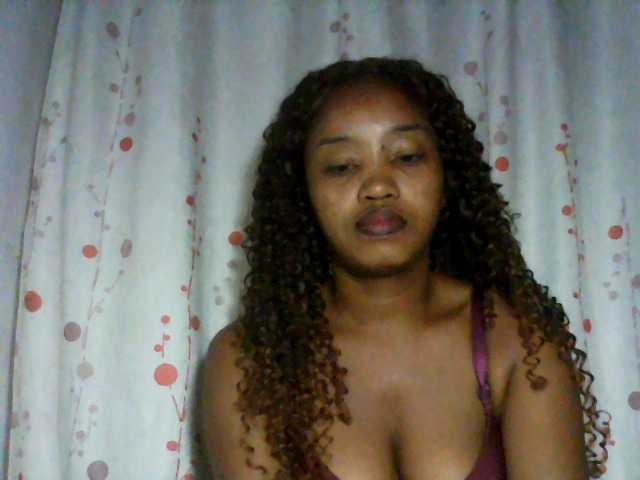 kylie11 live cam on BongaCams