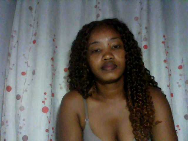kylie11 live cam on BongaCams