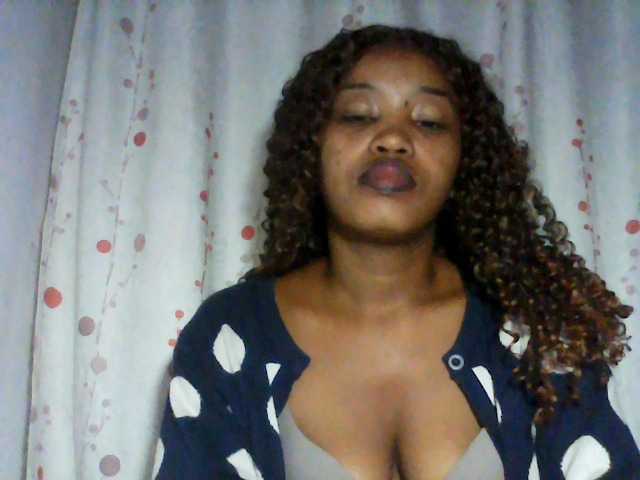 kylie11 live cam on BongaCams