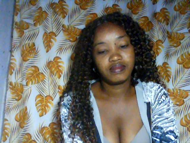 kylie11 live cam on BongaCams