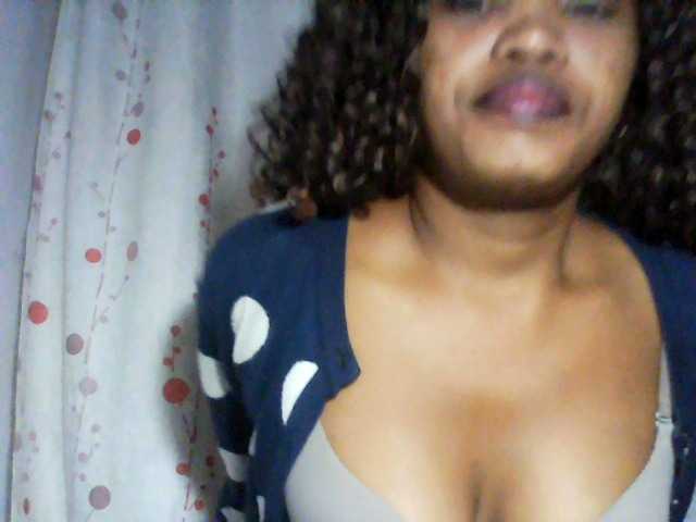 kylie11 Live Cam on BongaCams