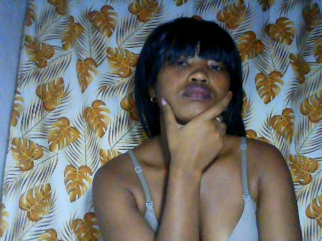 kylie11 live cam on BongaCams