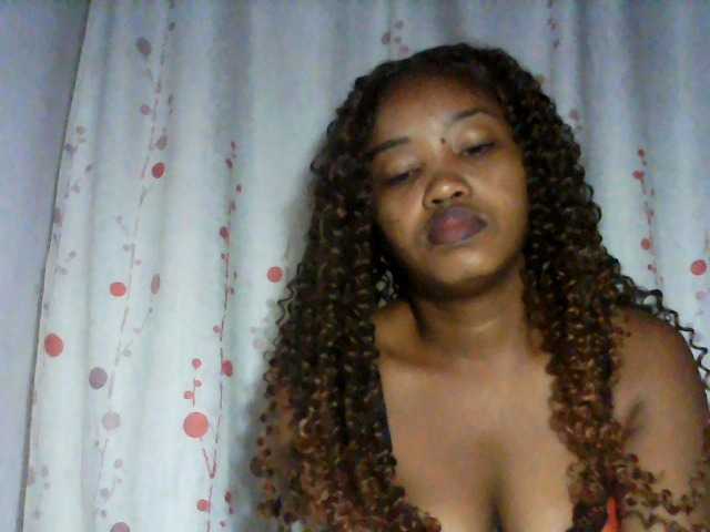 kylie11 live webcam show