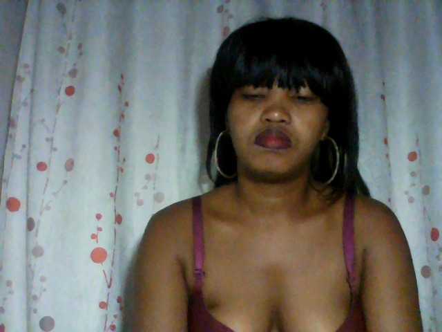 kylie11 live cam on BongaCams