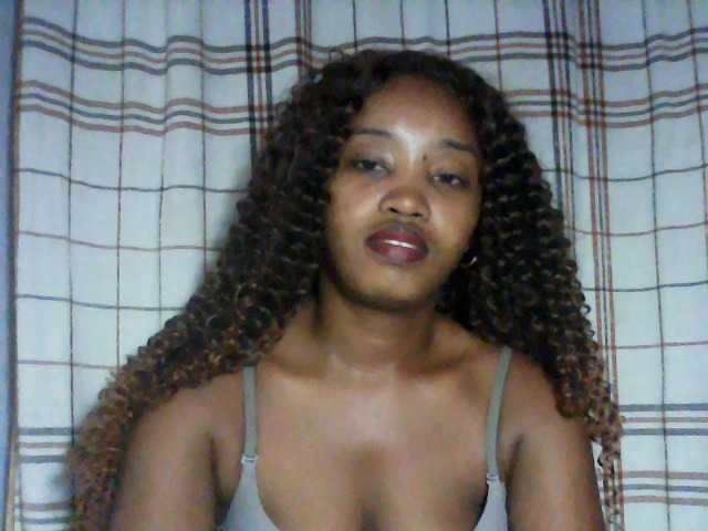 kylie11's BongaCams show and profile