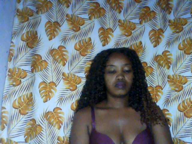 kylie11 live cam on BongaCams