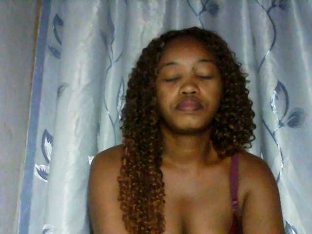 kylie11 webcam bongacams model stream image