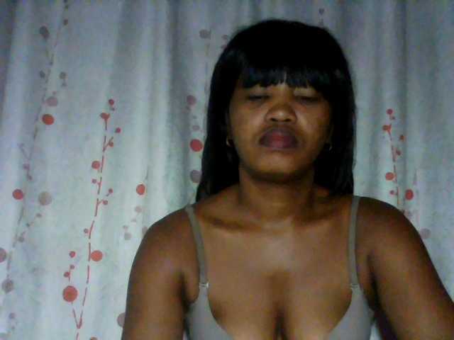 kylie11 live cam on BongaCams