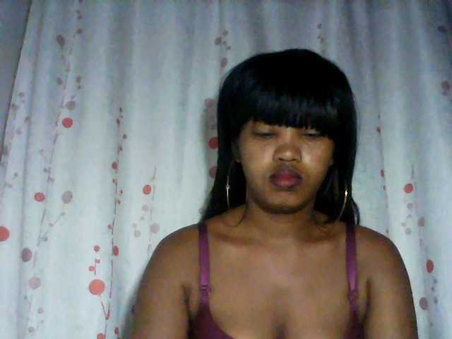 kylie11 live cam on BongaCams