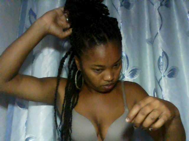 kylie11 live cam on BongaCams