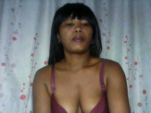 kylie11 live cam on BongaCams