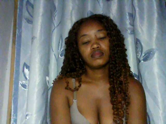 kylie11 live cam on BongaCams