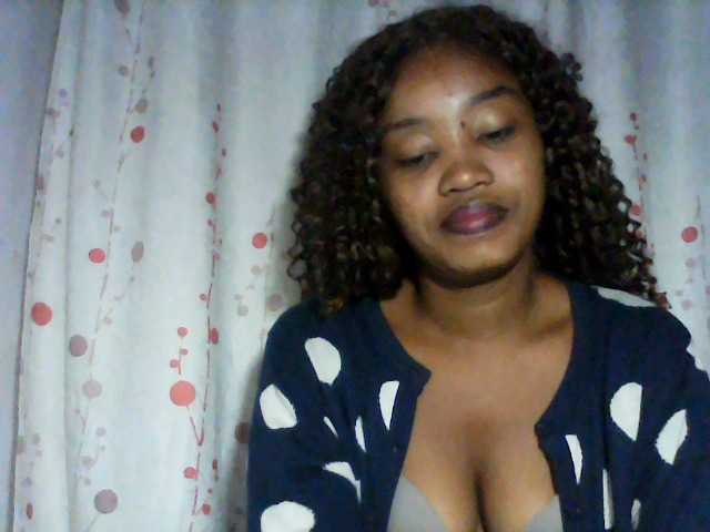 kylie11 live cam on BongaCams
