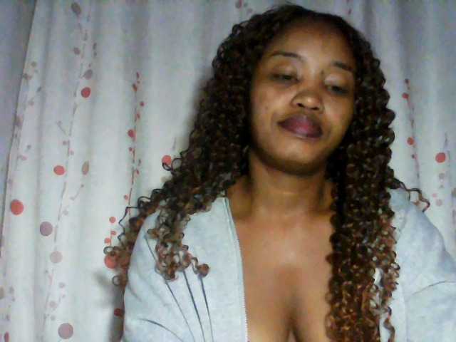 kylie11 live cam on UnifiedCams