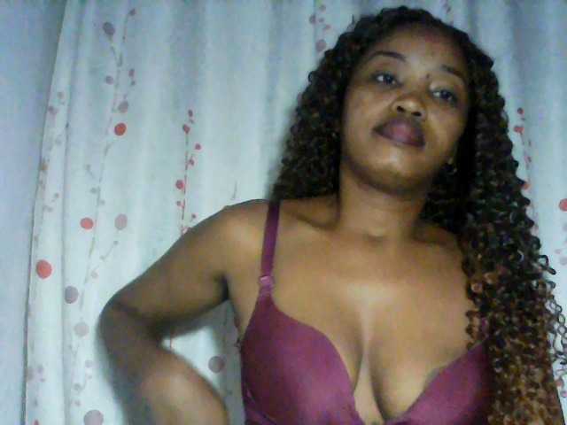 kylie11 live cam on BongaCams