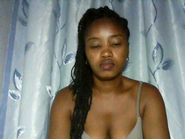 kylie11 live cam on BongaCams