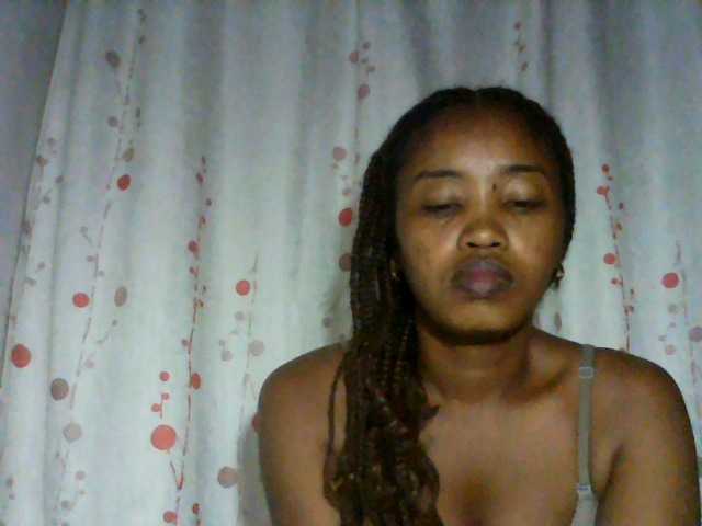 kylie11 live cam on BongaCams