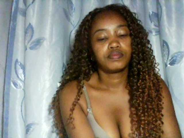 kylie11 — live female cam