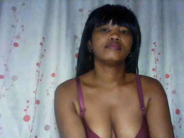 kylie11 live cam on BongaCams