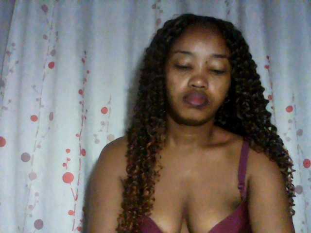 kylie11 live cam on UnifiedCams