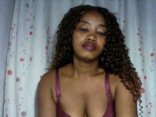 kylie11 live cam on BongaCams