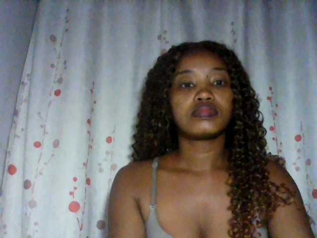 kylie11 live cam on BongaCams