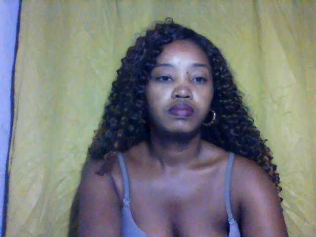 kylie11's BongaCams show and profile