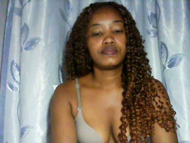 kylie11 live cam on BongaCams