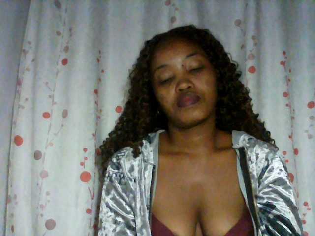 kylie11 live webcam show